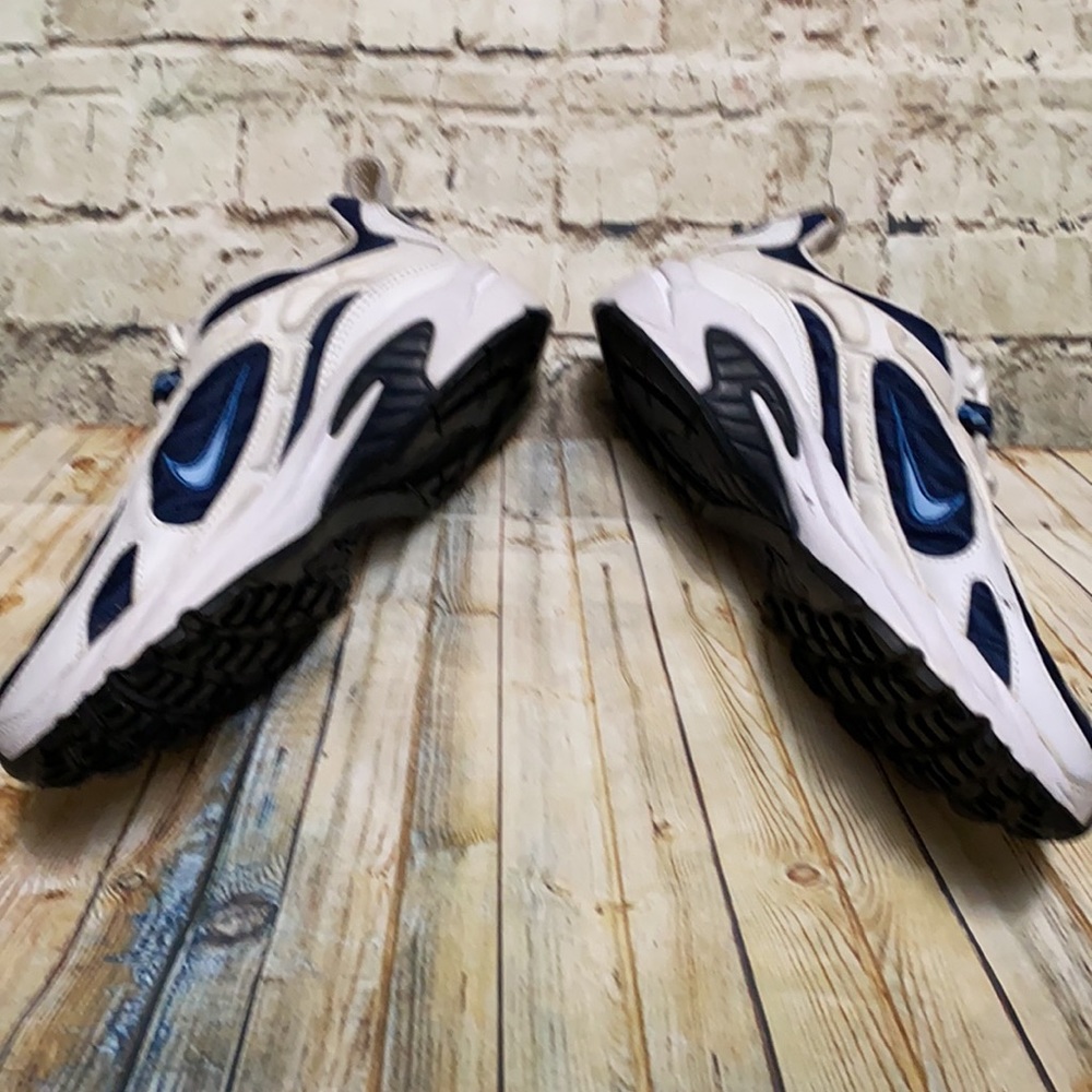 Nike sneakers size 8.5 white and blue - Picture 2 of 6